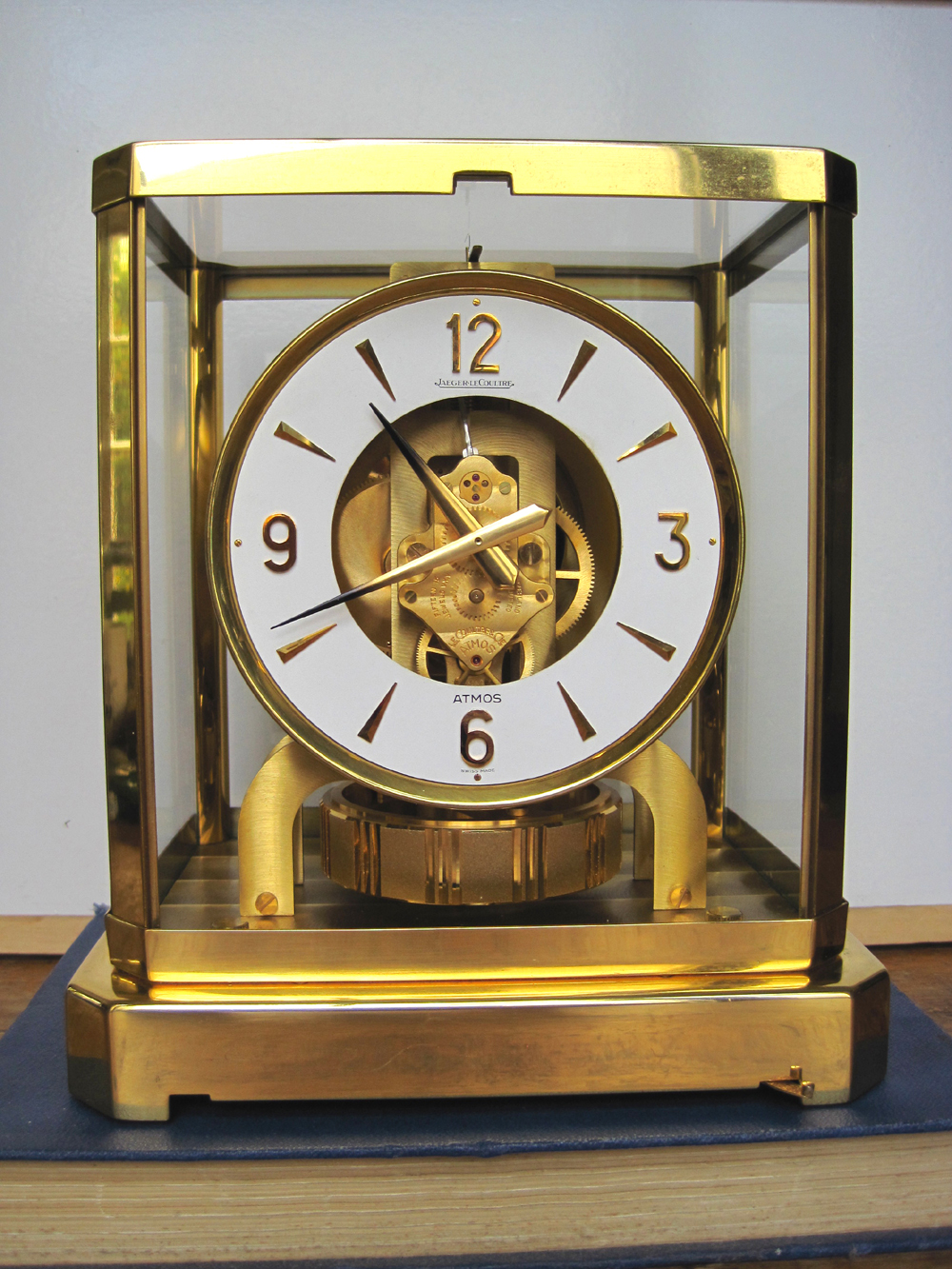 Jaeger LeCoultre Atmos clock cal528, front view